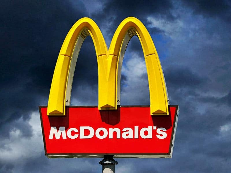 Συνεχίζει να επενδύει σε νέα καταστήματα στην Ελλάδα η McDonald's