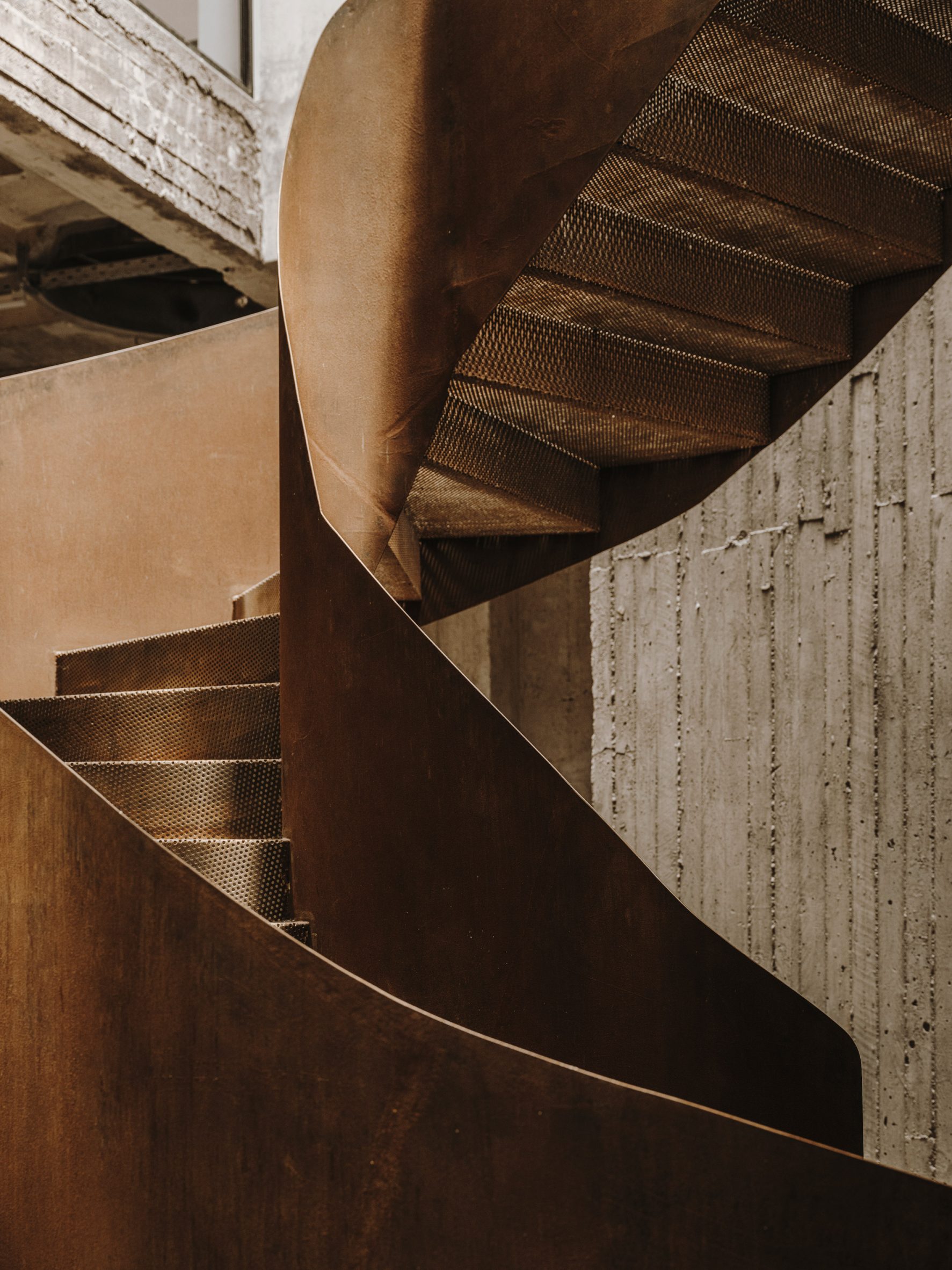 10am-lofts-athens-interiors-studio-andrew-trotter_dezeen_2364_col_19-scaled.jpg