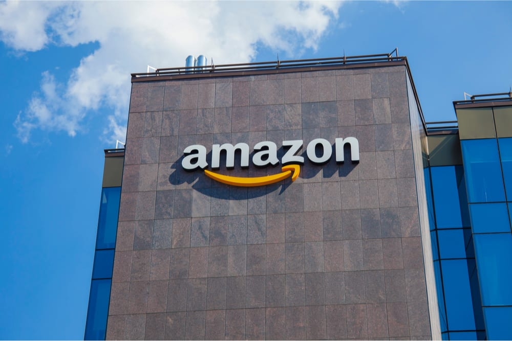Mεγάλα φυσικά καταστήματα σχεδιάζει η Amazon