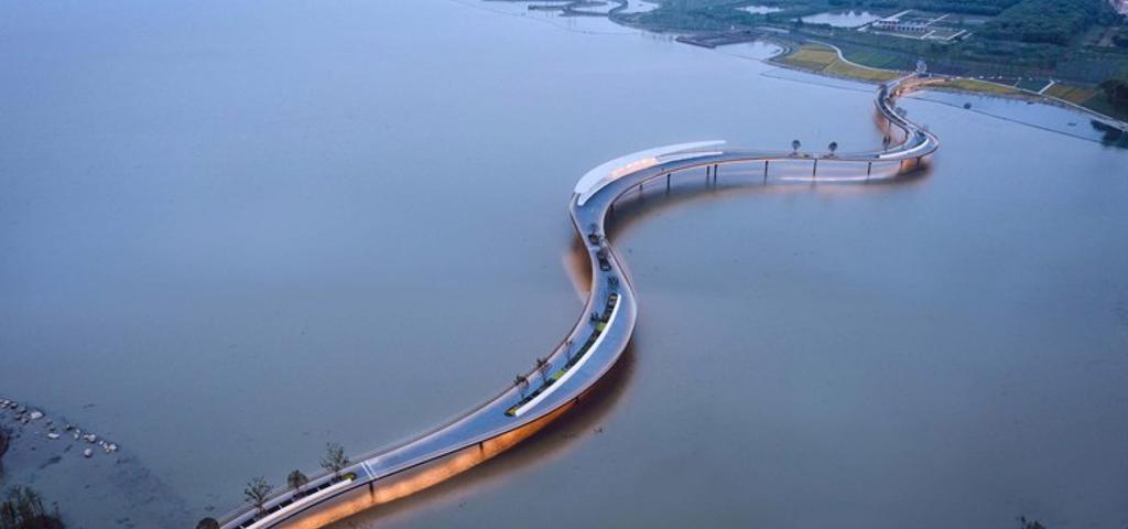 Γέφυρα σε σχήμα φιδιού στη Σαγκάη
