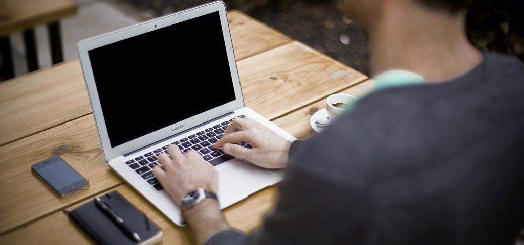 Επαναλειτουργεί το δημόσιο από αύριο  Επαναλειτουργεί το δημόσιο από αύριο