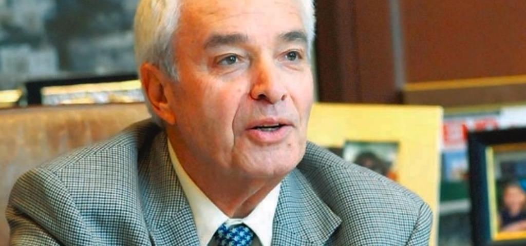 Ο «θείος» από τη Νέα Υόρκη ο ξενοδόχος από την Κύπρο και η Αφάντου Ο «θείος» από τη Νέα Υόρκη ο ξενοδόχος από την Κύπρο και η Αφάντου