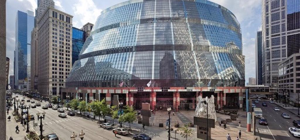 Το εμβληματικό κτίριο James R Thompson Center αγόρασε η Google  Το εμβληματικό κτίριο James R Thompson Center αγόρασε η Google