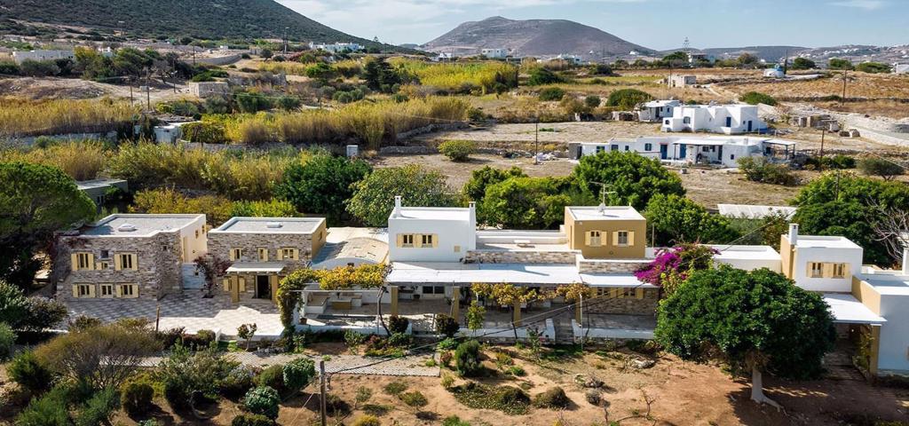 Aria Hotels adds 40 properties in its portfolio and inaugurates new investment in Paros island Aria Hotels adds 40 properties in its portfolio and inaugurates new investment in Paros island