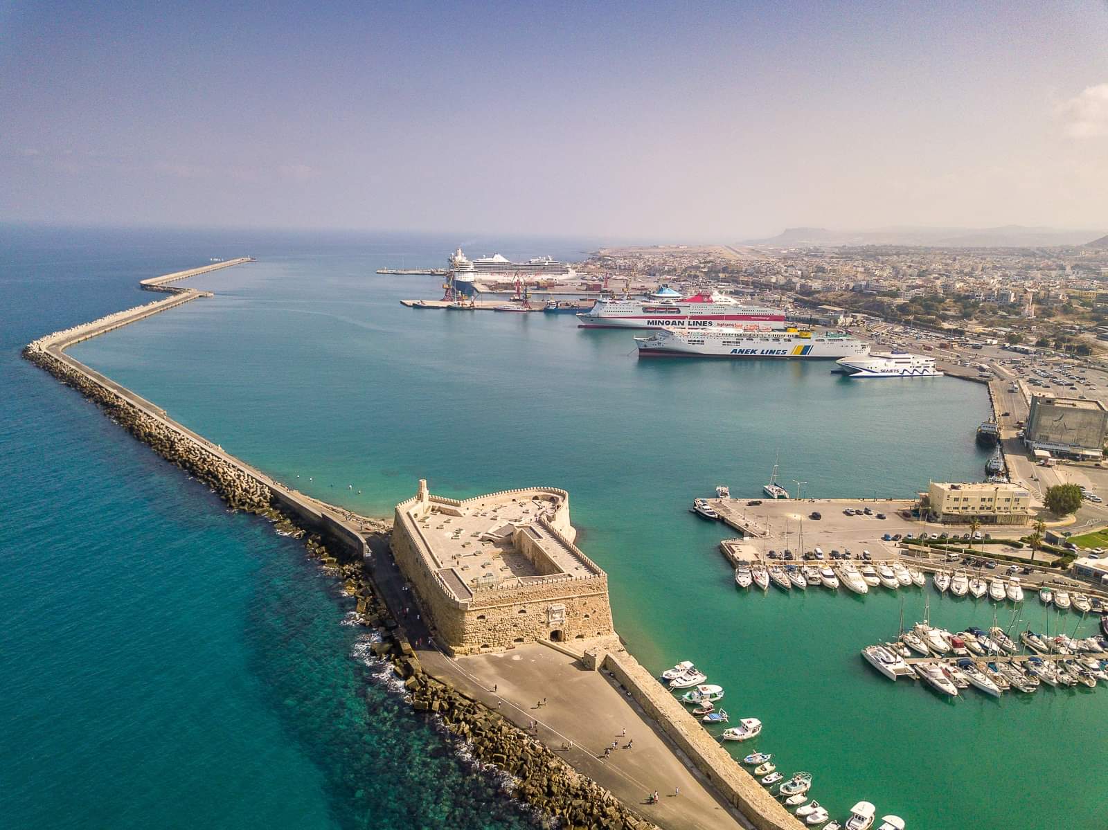 Εννέα κοινοπραξίες διεκδικούν το λιμάνι του Ηρακλείου