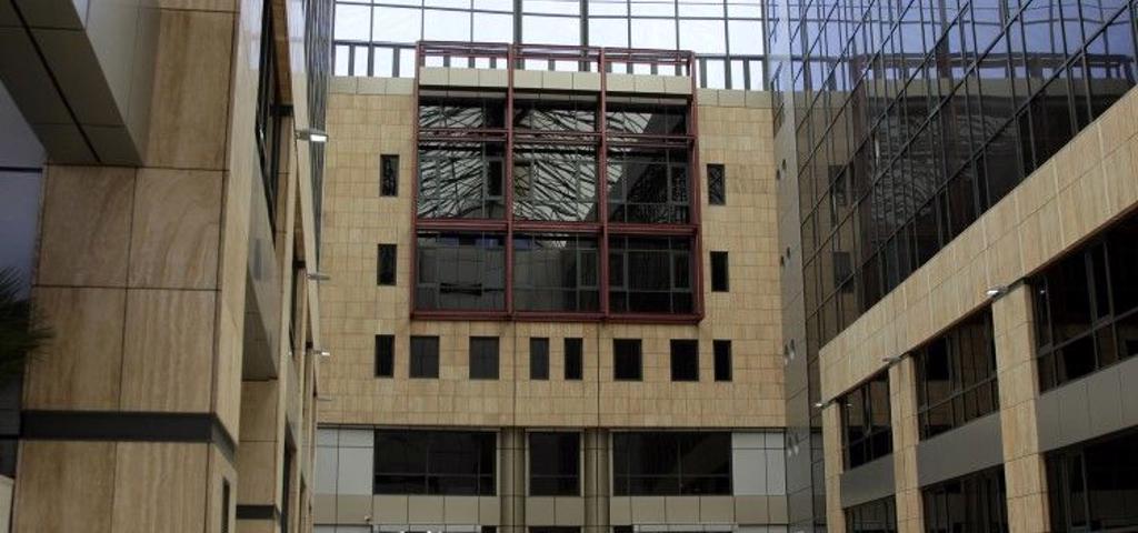 Με μίσθωμα E2,6 εκατ/έτος τα Δικαστήρια Πειραιά στον Κεράνη Με μίσθωμα E2,6 εκατ/έτος τα Δικαστήρια Πειραιά στον Κεράνη