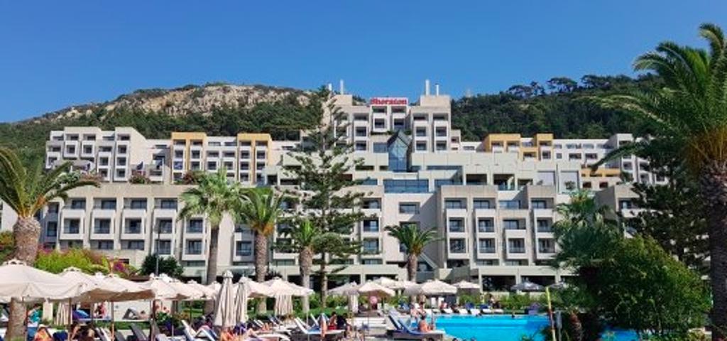 Στη ΛΑΜΨΑ το Sheraton της Ρόδου Στη ΛΑΜΨΑ το Sheraton της Ρόδου