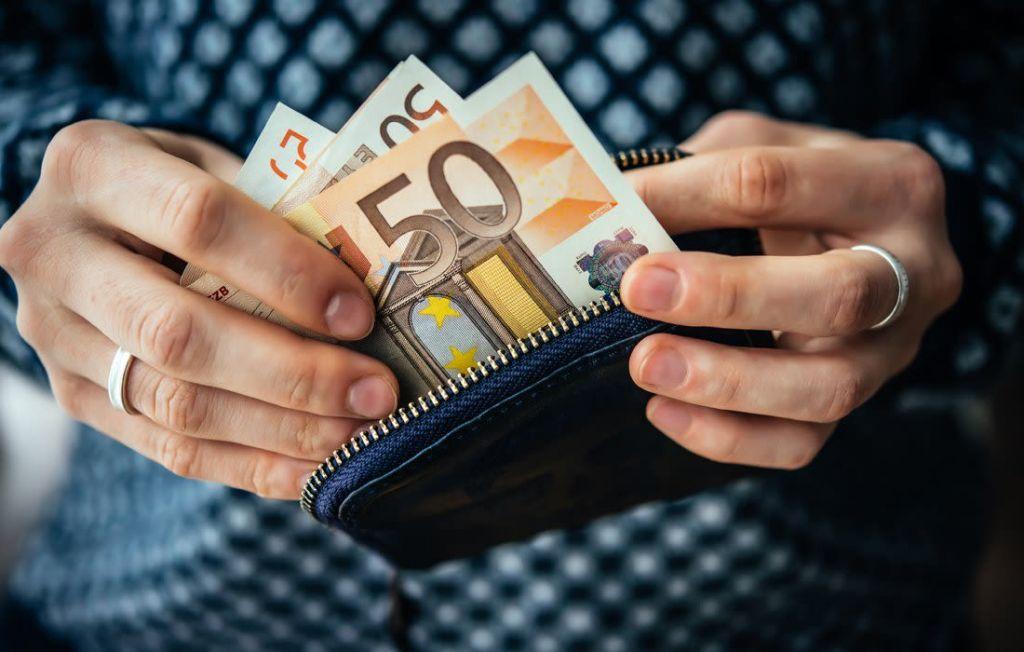 Ανοίγει η ψαλίδα στους κατώτατους μισθούς για τους Ευρωπαίους εργαζόμενους Ανοίγει η ψαλίδα στους κατώτατους μισθούς για τους Ευρωπαίους εργαζόμενους