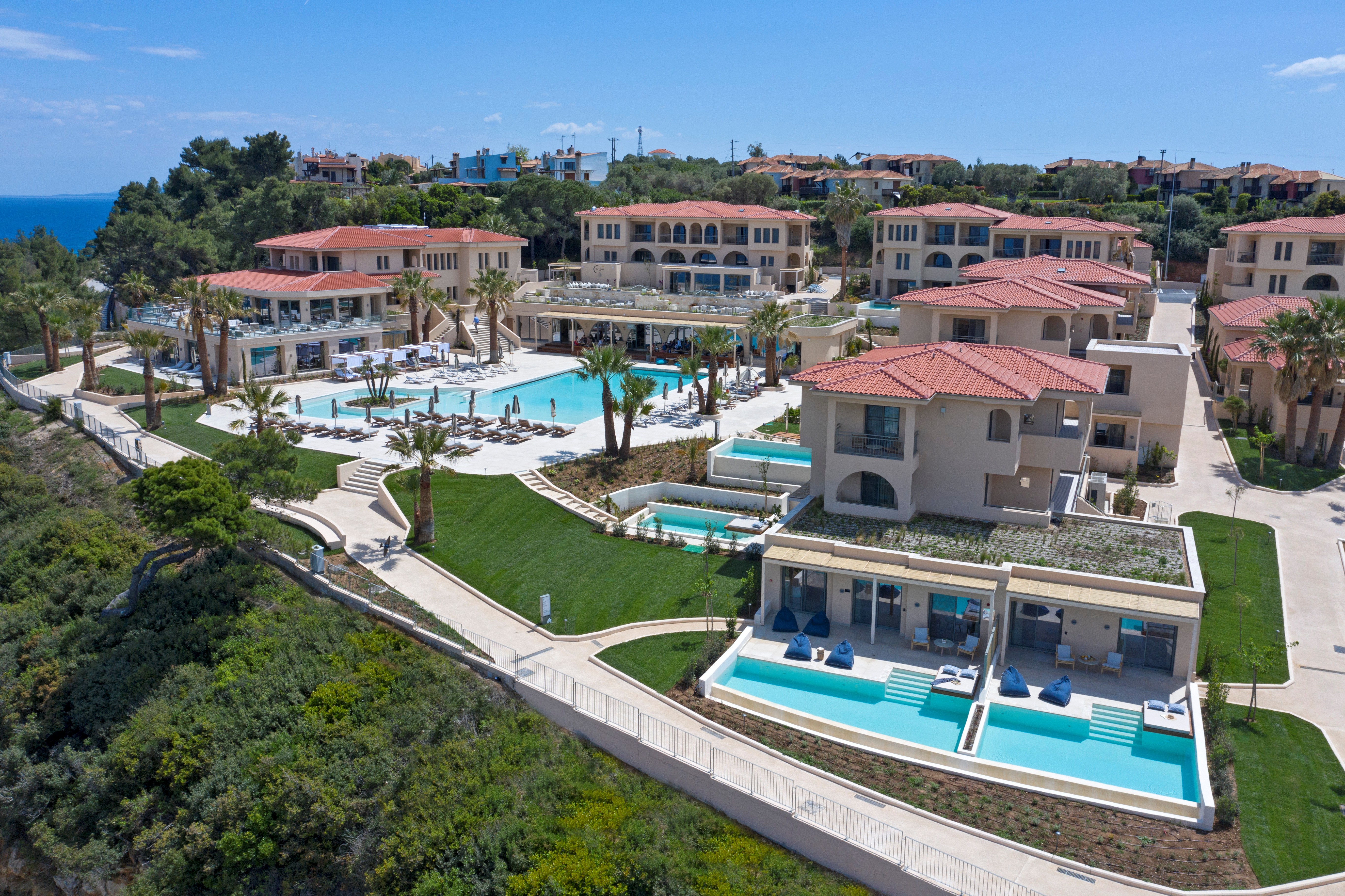 Πούλησε η Bain Capital το πολυτελές 5* Cora Resort & Spa 