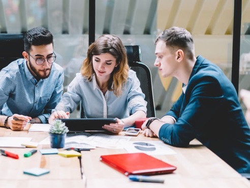 Greek jobless rate drops to 8.6% in October 2025