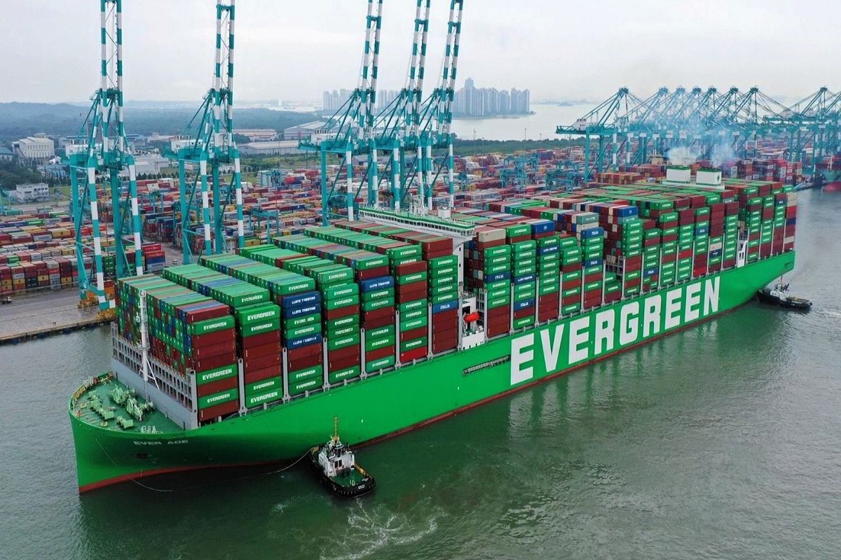 Evergreen και BP αναστέλλουν μεταφορές στην Ερυθρά Θάλασσα