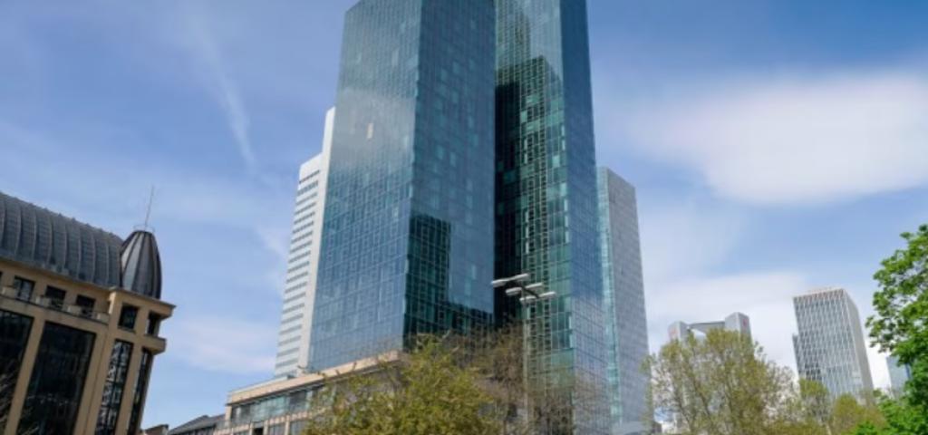 Εγκαταλείπει τον ουρανοξύστη "Eurotower" η ΕΚΤ Εγκαταλείπει τον ουρανοξύστη "Eurotower" η ΕΚΤ