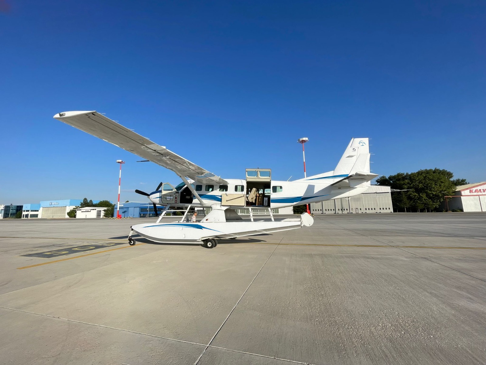 The first seaplane arrived in Greece. The network of waterways is activated