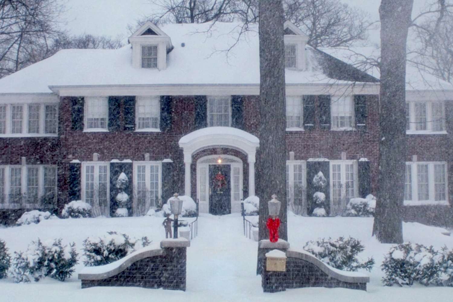 Το ακίνητο του «Μόνος στο Σπίτι» επιστρέφει στη μαγεία των Χριστουγέννων