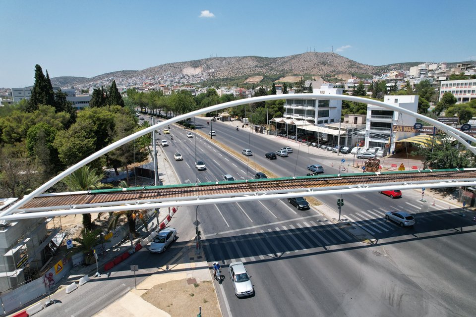 Παραδόθηκε προς χρήση πεζογέφυρα στη Λεωφ. Αθηνών