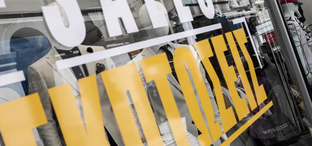 Ξεκινούν σήμερα οι φθινοπωρινές εκπτώσεις Ξεκινούν σήμερα οι φθινοπωρινές εκπτώσεις