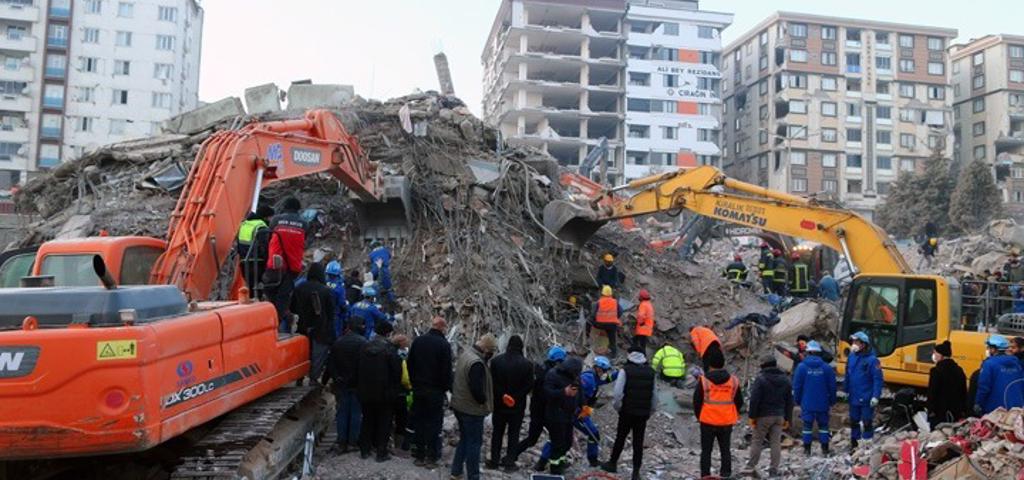 Συλλαμβάνουν εργολάβους και κατασκευαστές στην Τουρκία Συλλαμβάνουν εργολάβους και κατασκευαστές στην Τουρκία