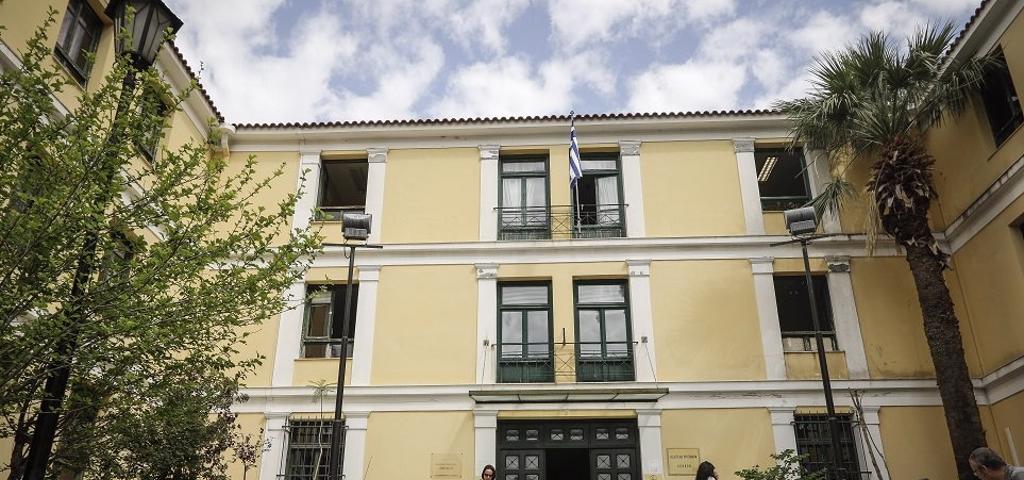 Είκοσι πέντε δικαστικά πιστοποιητικά γίνονται ένα Είκοσι πέντε δικαστικά πιστοποιητικά γίνονται ένα