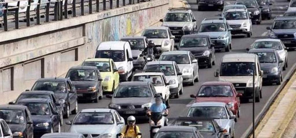 Κατά 35% αυξημένη η κίνηση των οχημάτων στην Αττική Κατά 35% αυξημένη η κίνηση των οχημάτων στην Αττική