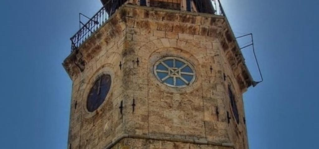 Η Νάουσα φωτίζει τα μνημεία της Η Νάουσα φωτίζει τα μνημεία της